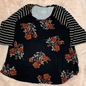 Torrid sz 4 floral top, 3/4 length tee